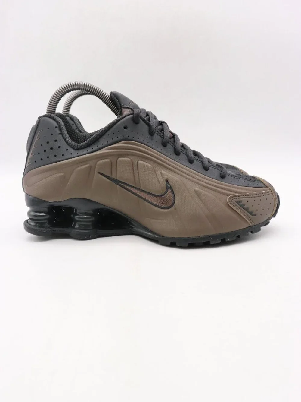 Nike Shox R4 Women's Size 6.5 Ironstone Off Noir Sneaker's Shoes AR3565-007